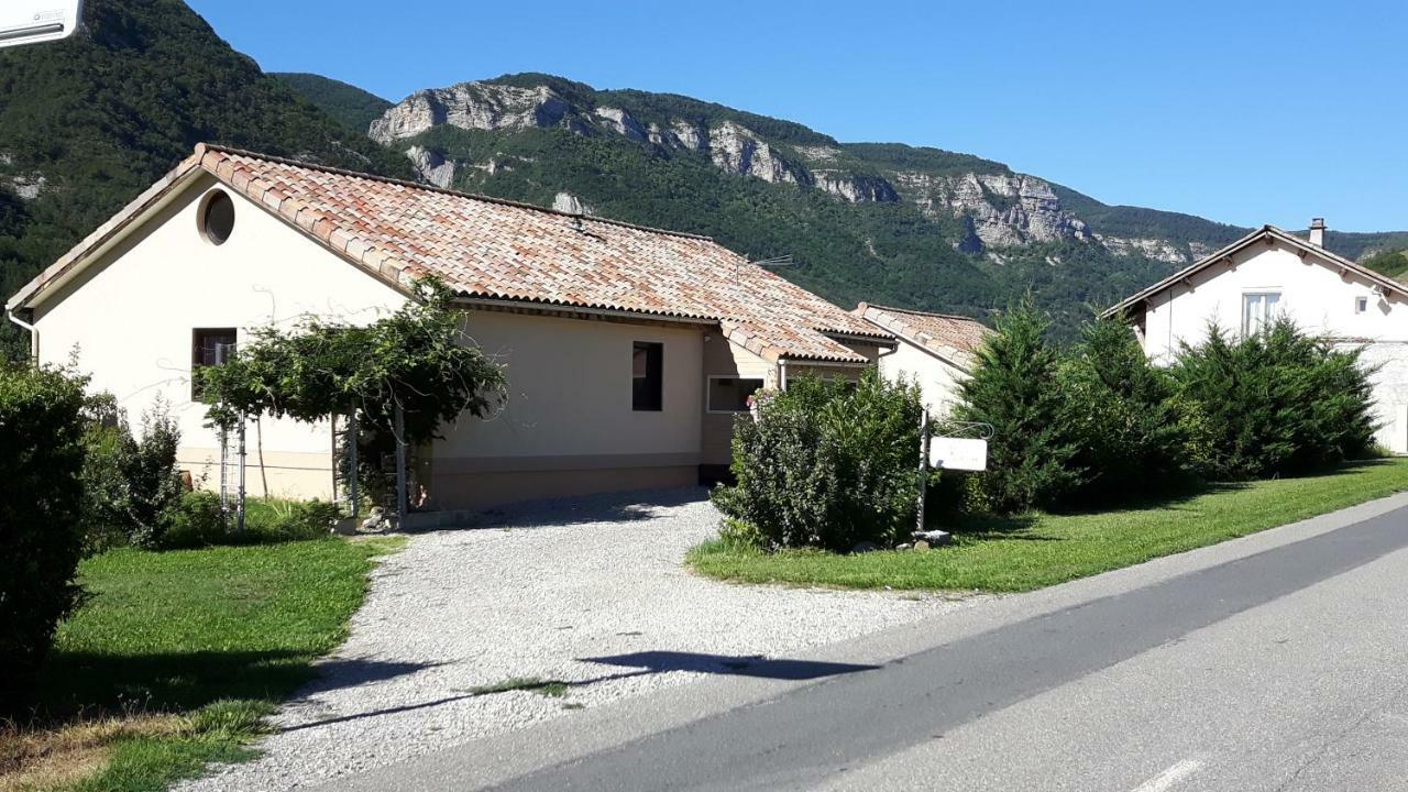 La Petite Maison 05 Trescléoux Kültér fotó